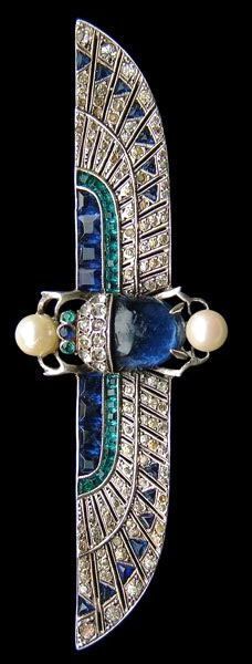 Egyptian motif brooch - Sapphire, emerald, pearl set in white gold. Knoll & Pregizer Egyptian Motifs, Art Deco Egyptian, Bijoux Art Nouveau, Art Deco Jewellery, Art Nouveau Jewelry