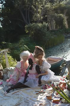 Antoinette Core, Rococo Party, Rococo Aesthetic, Marie Antoinette 2006, Rococo Fashion, French Rococo