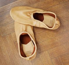 Thurlow Thurmocs American Deerskin Slippers Breaking In Shoes, Expensive Shoes, Velvet Slippers, Deer Skin, Hot Shoes, House Shoes, Mens Slippers, Luxury Accessories, Shoe Style