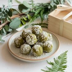 Incredible Mini-Dessert Ideas For Weddings / Blog | Wedding Outline Matcha Oats