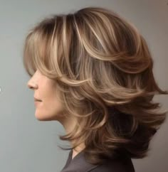 Medium Length A Line Haircut With Layers, Chin Length Hair With Volume, Lots Of Layers Haircut Short, Medium To Short Layered Haircuts, Med Layered Haircuts Round Faces, Layered Flipped Hairstyles, Styling Medium Length Hair With Layers, Hair Styles Shoulder Length Everyday, 40 Year Old Haircut