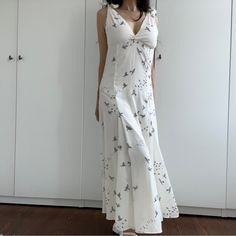 H&M Printed Tie Top Maxi Dress Sz 4. New Without Tags. H&m V-neck Midi Dress For Summer, Fitted Summer Maxi Dress For Daywear, H&m V-neck Spring Dresses, White Fitted Maxi Sundress, H&m V-neck Dress For Brunch, H&m Midi Beach Dresses, H&m Beach Midi Dresses, Flowy Casual Midi Dress By H&m, Casual Flowy Midi Dress By H&m