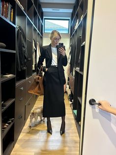 Outfits For Lawyers, Lawyer Outfit Aesthetic, Succession Fashion, Finance Fashion, Office Skirt Outfit, Outfits For Autumn, Outfit Elegantes, Pencil Skirt Outfits, Business Casual Outfits For Work