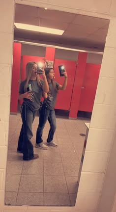 State Convention Ffa Outfits, Country Pictures With Friends, Western Photoshoot Ideas Best Friends, Affordable Western Boutiques, Cowgirl Bitmoji Outfits, Matching Country Outfits, Truck Meet Outfits, Country Outfits School, First Day Of School Outfit Country