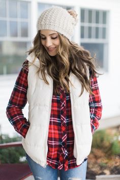 Plaid shirt, white puffer vest White Vest Outfit, Puffer Vest Outfit, Casual Holiday Outfits, Plaid Shirt Outfits, White Puffer Vest, White Puffer, White Vest, Vest Outfits