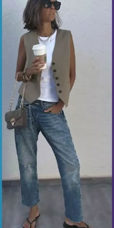 Mode Over 50, Inspiring Pics, Waistcoat Outfit, Products Aesthetic, Accessorize Jewellery, Look Boho Chic, Routine Skin, Routine Tips, Care Aesthetic