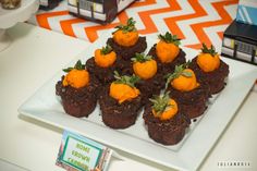 there are some cupcakes that have been made to look like carrots on them