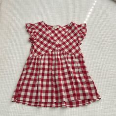 Cute V-Neck Red Checkered Sleeveless Top. Size Small. Never Worn. Perfect Spring Or Summer Top. Red Checkered, Summer Top, Red White, Sleeveless Top, Red And White, Tunic Tops, Womens Tops, V Neck, Red