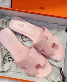 Hermes Slippers, Pretty Sandals, Dr Shoes, Pretty Shoes Sneakers, Shoes Heels Classy, Classy Shoes, Hermes Shoes, Fancy Shoes, Girly Shoes