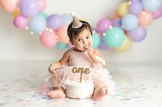 1 Year Baby Girl Birthday Dress Indian, Photo First Birthday, Baby Girl Photoshooting Cake Smash, Cake Smash Baby Girl, Sweet One Photoshoot Baby, Baby Girl First Birthday Photoshooting Ideas, Cake Smash Decoration Ideas, Smashcake 1st Birthdays, First Cake Birthday