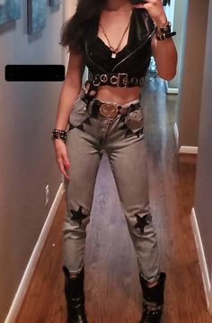 80 Rock Outfits Women, Glam Rock Style Outfits, Metalhead Girl Outfits, 80s Rock Outfit, Rockstar Aesthetic Outfits, Glam Rock Outfits, 80s Punk Fashion, 80s Rock Fashion, Glam Rock Style