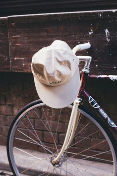 Bucket Hat Product Photography, Creative Apparel Photography, Cap Photoshoot Ideas, Streetwear Photoshoot Ideas, Cap Photography, Aesthetic Skateboard, Streetwear Photoshoot, Street Beat