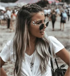 Coachella Braids, Rave Hairstyles, Braided Hair Styles, Coachella Hair, Travel Influencer, Rave Hair, Festival Outfits Rave, Look Festival, Wacky Hair Days