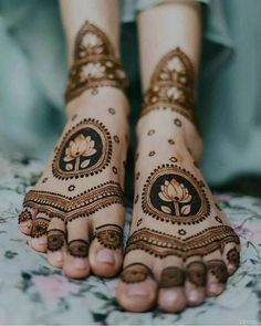 Mehandi Design Bridal Mehndi Designs Modern, Foot Mehndi Design Simple, Minimalist Bridal Mehendi Designs, Mehndi Designs In Leg, Minimal Foot Mehendi Design, Leg Design Mehndi Simple, Mehendi Foot Design, Modern Bridal Mehendi, Minimal Feet Mehendi