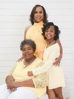 4th Generation Pictures Ideas, Women Generation Pictures, 3 Generation Pictures Ideas Women Black, Mom Daughter Grandma Photoshoot, Grandma Mother Daughter Photos, Mom Grandma And Daughter Photos, Generation Photos, Mother’s Day Generational Photoshoot