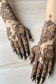 Henna Design For Eid 🌙 Henna Right Hand Designs, Gorgeous Mehendi Designs For Eid, Mhndi Dsgns Simple For Eid, Back Hand Stylish Mehndi Designs, Henna Back Hand Designs, Mehndi Designs Both Hands, Arabic Henna Designs Back Hand, Designer Mehendi Designs, Mehandi Designs Back Hands