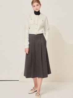 Gray Workwear Skirt With Pockets, Gray Pleated Skirt For Workwear, Gray Lined Pleated Skirt For Work, Fall Gray Skirt With Pockets, Gray Full Skirt For Work, Elegant Gray Pleated Skirt For Work, Gray Full Skirt For Workwear, Gray Elegant Pleated Skirt For Work, Elegant Gray Pleated Skirt For Fall