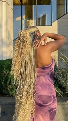 Curled box braids! Blonde Braids With Curls At The End, Blond Braids With Curls, Blonde Protective Hairstyles, Long Box Braids With Curly Ends, Blonde Box Braids With Curly Ends, Blonde Mermaid Braids, Gold Box Braids, Long Braids With Curls At The End, Blond Braids Black Women