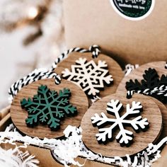 Set of 8 Wooden Snowflakes Christmas Neutral Tree Ornaments Rustic Christmas Tree Decor Natural Scandinavian Christmas Decor - Etsy Scandinavian Christmas Decor, Rustic Christmas Tree Decor, Christmas Neutral, Christmas Wedding Favors, Modern Christmas Ornaments, Villa Rica, Scandinavian Christmas Decorations, Laser Cut Wood Crafts, Wooden Snowflakes