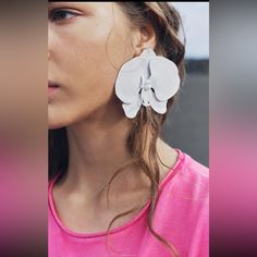 Raised Flower Metal Shaped Earrings. Butterfly Clip Closure Affordable 3d Flower-shaped Earrings, Cheap 3d Flower Earrings For Spring, Cheap 3d Flowers Earrings For Spring, Zara Flower Earings, Diamante Earrings, Organic Earrings, Zara Jewelry, Zara Gold, Kids Perfume