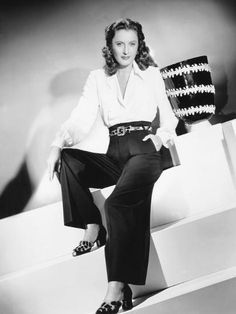 'Barbara Stanwyck, Mid 1940s' Photo | Art.com 1940s Looks, 1940s Outfits, Robert Taylor, Decades Of Fashion, Hollywood Photo, Barbara Stanwyck