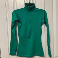 Nwot! Great Top For Active Outdoor Sports And Running Or Under Ski Jacket Sporty Half-zip Winter Top, Sporty Long Sleeve Tops For Winter, Sporty Long Sleeve Winter Tops, Green Long Sleeve Winter Activewear, Nike Fitted Activewear For Fall, Nike Winter Workout Tops, Nike Workout Tops For Winter, Winter Workout Nike Tops, Green Long Sleeve Activewear For Fall