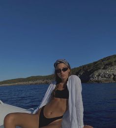 Surfer Girl Aesthetic, Boat Photoshoot, Summer Tumblr, Nun Costume, Pool Poses, Mick Schumacher, Spring Inspo, Fotos Aesthetic, High Cut Swimsuit