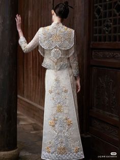 Peranakan Wedding Dress, Detail Couture, Chinese Wedding Dress, Chinese Style Dress, Elegant Outfit Classy, Fashion Top Outfits, Batik Fashion