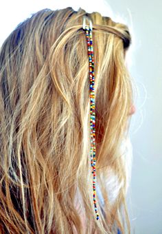 tiny beads for hair How To Make Wire Hair Wraps, Beads Hair Accessories Diy, Hair Tassels Diy, Diy Hair Assecories, Hair Accessories To Make, Hair Barrettes Diy How To Make, Hair Accessories Beads, Hair Accessories With Beads, Hair Decorations Diy