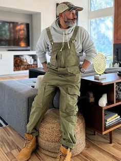 Welder Outfit Men, Work Clothes Men Construction, Handyman Outfit, Men’s Overalls, Mens Overalls Outfits, Green Overalls Outfits, Overalls Outfit Men, Male Overalls, Overalls Big