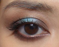 nice eye effect - blue and neutrals Eyeshadow With Navy Blue Dress, Soft Color Eyeshadow, Hooded Eye Blue Eyeshadow, Metalic Blue Makeup Looks, Blue Brown Eyeshadow Look, Blue Wedding Makeup For Brown Eyes, Blue Make Up Brown Eyes, Dusty Blue Wedding Makeup, Blue Eyeshadow Subtle