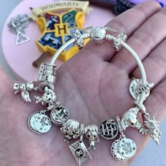 Harry Potter Pandora Bracelet, Harry Potter Pandora Charms, Pandora Bracelet Charms Ideas Silver, Disney Pandora Bracelet Ideas, Pulsera Pandora Charms Ideas, Pandora Bangle Bracelet Ideas, Charms Pandora Disney, Harry Potter Charm Bracelet, Disney Pandora Bracelet