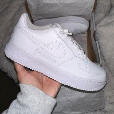 Brand New Never Worn Not Creased, Send Offers White Nikes Shoes, Cute White Shoes For Women, Air Nike Shoes Women, Cute Shoes For School Nike, Nike Shoes Women White, Whote Shoes, Air Forces Aesthetic, Girl Shoes Aesthetic, Shoes Nike Aesthetic