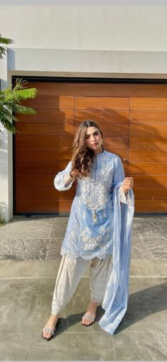 Pakistani Suit Ideas Casual, Desi Clothes Pakistani Outfits Simple, Pakistani Fashion Casual Party Wear, Chikankari Aesthetic, Pakistani Dresses Casual Simple Stylish, Indian Outfits Wedding, Pastel Indian Wedding, Pakistani Suits Casual, Pastel Pink Jewelry