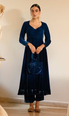 Simple Velvet Suit Design, Frock Salwar, Velvet Anarkali, Blue Frock, Anarkali Designs, Simple Frock Design, Stunning Bridesmaid Dresses