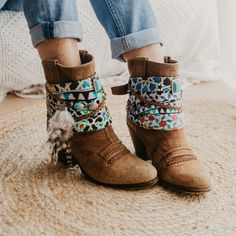 These Boho Feather Boot Cuffs for woman are the perfect accessory to decorate your high boots or ankle boots. They are made with carefully selected ethnic materials, in a completely handmade process. With them you will get that those boots, that you wear everywhere and you have super comfortable, have a different air when you want and so you can enhance that Boho-Chic style that we love so much. When you purchase a product, it includes the complete pair (left and right foot). This price is for a Multicolor Western Boots For Winter, Multicolor Western Festival Boots, Multicolor Western Boots For Festivals, Bohemian Brown Winter Boots, Bohemian Multicolor Boots For Festivals, Multicolor Bohemian Boots For Festivals, Brown Southwestern Style Festival Boots, Southwestern Style Brown Festival Boots, Bohemian Ankle Boots For Festivals