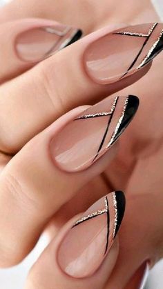 Black Elegant Nails, Quick Nail Art, Elegant Nail Art, Elegant Nail Designs, Fancy Nails Designs, Black Nail Designs, Nails For Women, Sparkle Nails