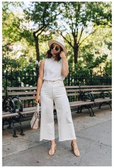 White Culottes Outfit, White Jeans Outfit Summer, Culotte Outfit, White Culottes, White Denim Dress, Culottes Outfit, White Summer Outfits, Jeans Outfit Summer