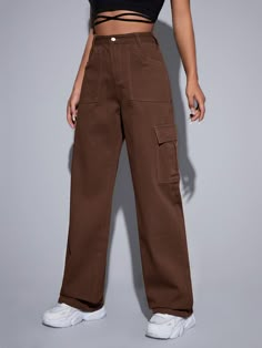 Best Cargo Pants Color, Cargo Jeans For Women, Brown Loose Pants Outfit, Brown Cargo Jeans Outfit, Pant Jeans Outfit, Cargo Brown Pants Outfit, Styling Brown Jeans, Cargo Pants Style Women, How To Style Brown Jeans