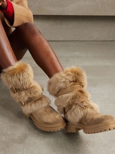 Snow Boots Outfit, Fur Snow Boots, Boots Style, Shearling Boots, Fashion 2024, Snow Boots Women, Boot Pumps, Mid Calf Boots, Summer Hats