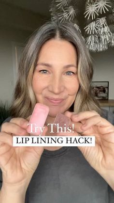 Kim Laughren on Instagram: "Lip Lining hack for plumper looking lips!! Line your lips with EYESHADOW! I saw this and had to try it! It creates such a softer looking line and that shadow really gave the appearance of plumped up lips!! Fill in with your fave lip color! Easy peasy! I loved this technique and it lasts!! The colors i used today: ✨FILLY - Eyeshadow ✨CAROUSEL - Lip/cheek color ✨MULTITASKER BRUSH Comment LIPS if you’d like the link for these products. 😊 #easymakeuptips #seintbeauty #makeuptipsandtricks #liphack #seintartist #makeuphack #makeupformatureskin #over50makeup #over40makeup #seintmakeup #lipliner #easymakeup #creammakeup #mommakeup #seintmakeupartist #llldfoundation #highlightandcontour #momlife #makeupforbeginners #makeuptutorial #simplemakeup #quickmake Making Lips Look Fuller, Best Lip Plumping Products, Lip Lining For Fuller Lips, How To Wear Lip Liner, Kissable Lips Tutorial, Lip Liner For Fuller Lips, Diy Lip Liner, How To Line Your Lips, How To Overline Your Lips