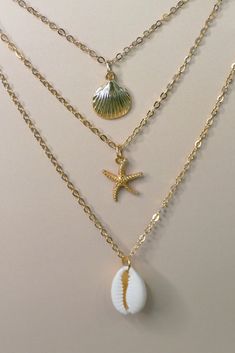 Embrace the beauty of the sea with the Summer Ocean’s Shell Necklace. This enchanting piece features a finely detailed shell pendant, perfect for adding a touch of ocean-inspired elegance to any outfit. Ideal for both casual beach days and sophisticated summer evenings, this necklace brings the serenity of the ocean to your wardrobe. Details Alloy material 14.5” chain , 2” extension extender option and a 1” dainty diffuser extender. Dainty diffuser for diffusing essential oils which can be remov Ocean Inspired Jewelry Gold, Sea Shell Jewellery Holder, Beach Inspired Jewelry, Beach Jewelry Aesthetic, Summer Jewlery, Beach Jewelry Diy, Jewllery Ideas, Necklaces Summer, Sea Inspired Jewelry