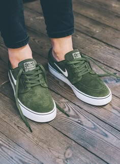 Army Green Nike Shoes, Green Vans Sneakers With Round Toe, Nike Sb Janoski Outfit, Nike Green Skateboarding Sneakers, Green Vans Sporty Skate Shoes, Basketball Nike, Nike Sb Zoom Stefan Janoski, Nike Janoski, Nike Sb Zoom