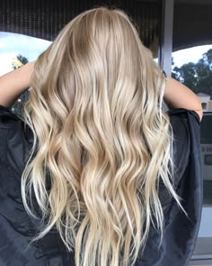 Blonde Hair Neutral Tones, Blond Hair With Root Melt, Blond Hair With Dimension, Honey Blonde Baylage Hair, Butter Blonde Balayage, Blended Blonde Highlights, Trendy Blonde Hair, Blonde Hair Tips, Curled Blonde Hair