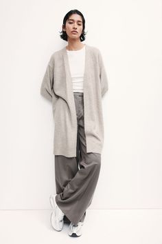 Long cardigan in soft  fine-knit fabric with wool content. Dropped shoulders  long sleeves  and ribbing at cuffs  hem  and back of neck. No buttons. Fine Knit Cardigan, Oversized Sweater Cardigan, Rib Knit Cardigan, Gilet Long, Cardigan Sweater Dress, Cardigan Sweater Jacket, Blouse Pants, Cardigan Vest, Maternity Wear