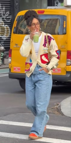 Saturday Breakfast Outfit, Face Cap Outfit For Black Women, Cap Outfits Black Women, Simple High School Outfits, Colorful Modest Fashion, Women Black Button Down Outfit, Outfits W Hats, Urban Feminine Style, London Street Style Women