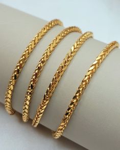 --- created in GURANTEED HIGH QUALITY 14-Karat solid/real gold ---  At a 4 millimeter thickness this bracelet chain is available in 7, 7.5, 8, 8.5, and 8.75 inches lengths  7 inches - 3.37 millimeter - 3.27 gr (gram weights) 7.5 inches - 3.37 millimeter - 3.62 gr 8 inches - 3.37 millimeter - 3.87 gr 8.5 inches - 3.37 millimeter - 4.05 gr 8.75 inches - 4 millimeter - 4.11 gr Style: Franco/Foxtail - High polished, shiny  Closure: Lobster Claw ( Strong and Durable ) * Wear it all day, Everyday. Fra 75 Birthday, Gold Armband, Precious Jewels, Bracelet For Men, Chain Link Bracelet, Real Gold, Chain Bracelet, Bracelets For Men, Mens Gifts