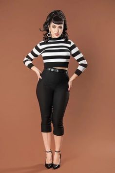 Stile Pin Up, Girls Capri Pants, Rockabilly Mode, Rockabilly Girl, Rockabilly Outfits, Pin Up Outfits, Look Retro, Rockabilly Pin Up, Cropped Pullover