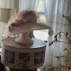 luxury hat never worn Luxury Hats, Hats For Women, Women's Accessories, Accessories Hats, Women Accessories, Outfit Accessories, Hats