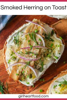 smoked herring on toast with onions and dill sprinkled on top in the middle